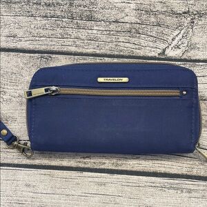 Travelon zip wallet clutch